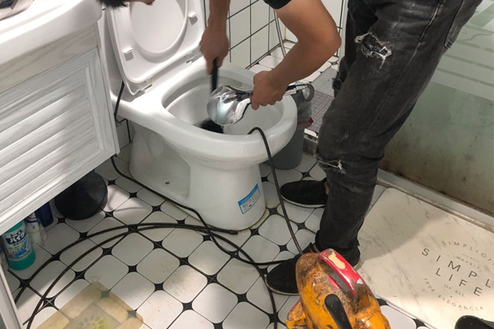 施甸马桶堵塞自己疏通还是找师傅?专业上门服务让你省时更省心